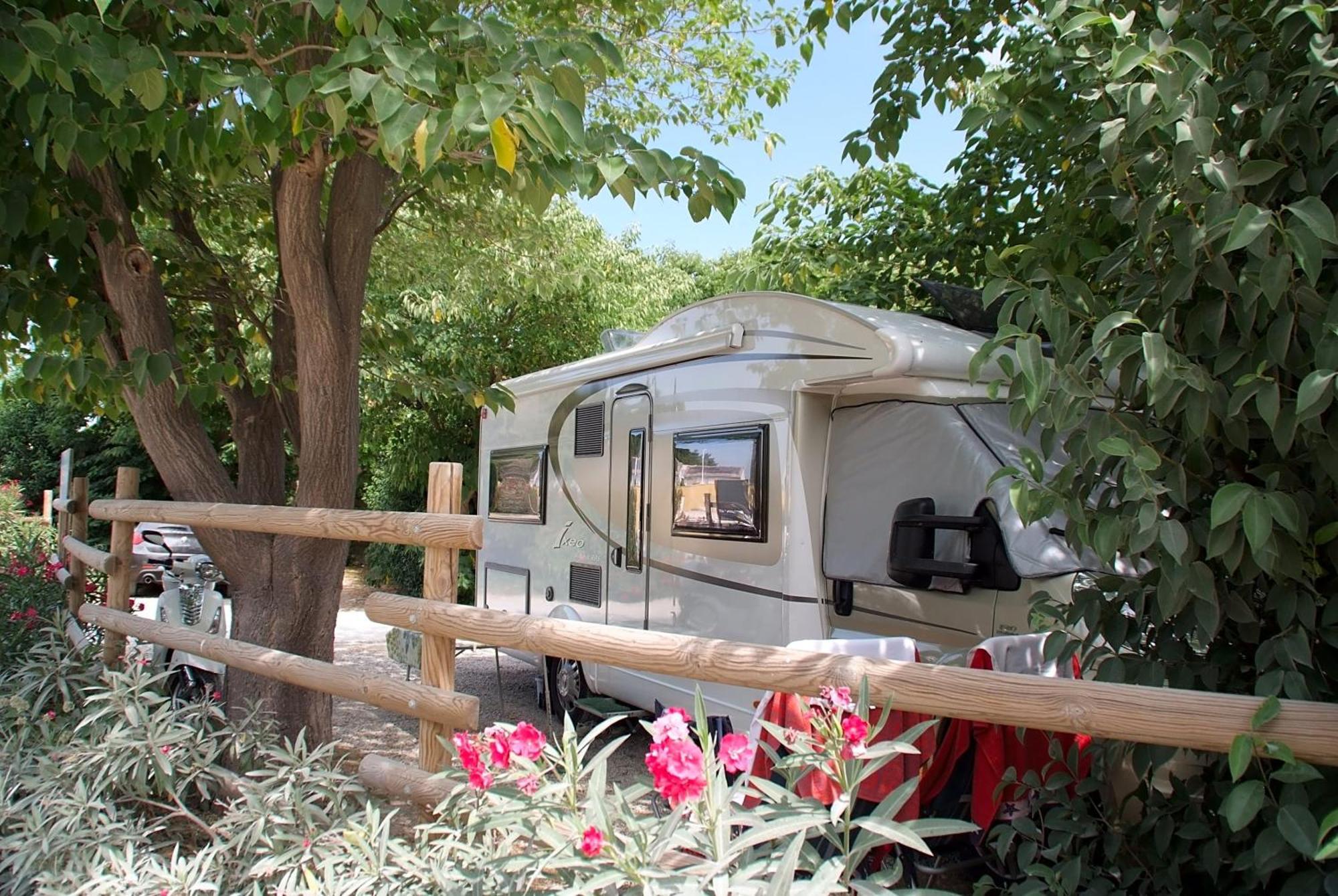 מלון Camping L' Arlesienne מראה חיצוני תמונה